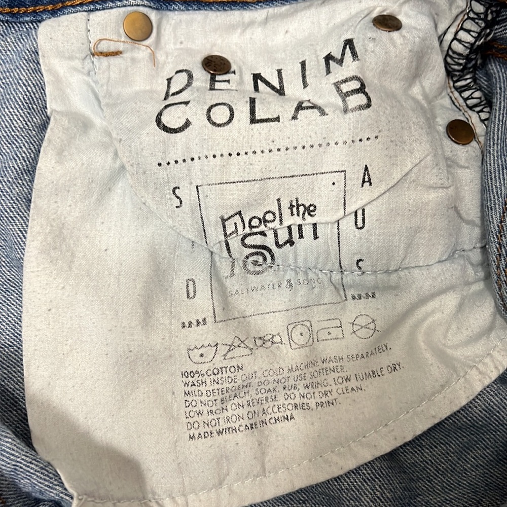 Denim Colab Saltwater Song Distressed Mid Rise Jean Shorts Size 26 - Picture 8 of 11